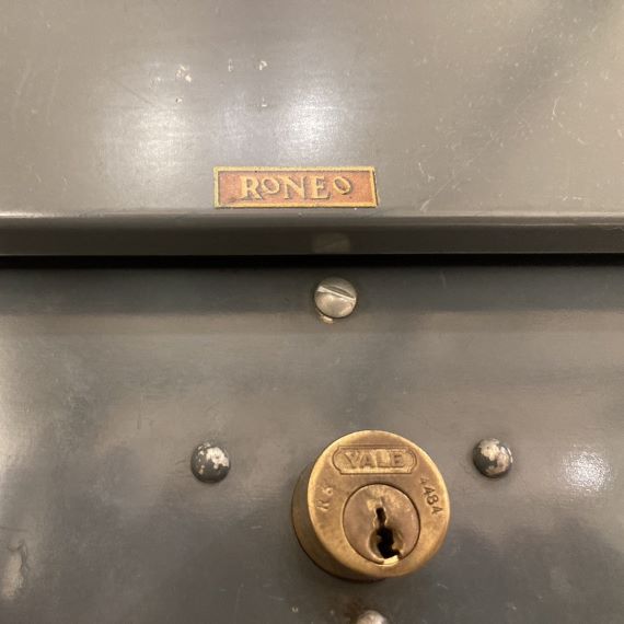 ファイルキャビネット