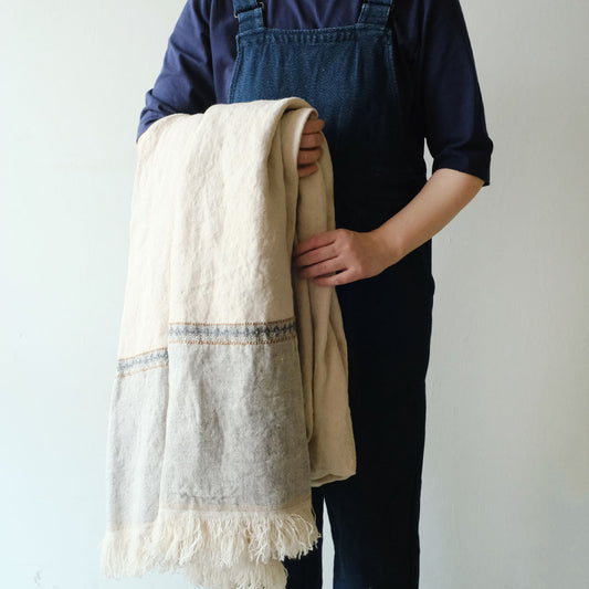 ブランケットや間仕切りに万能なたっぷりサイズ(140x230cm)