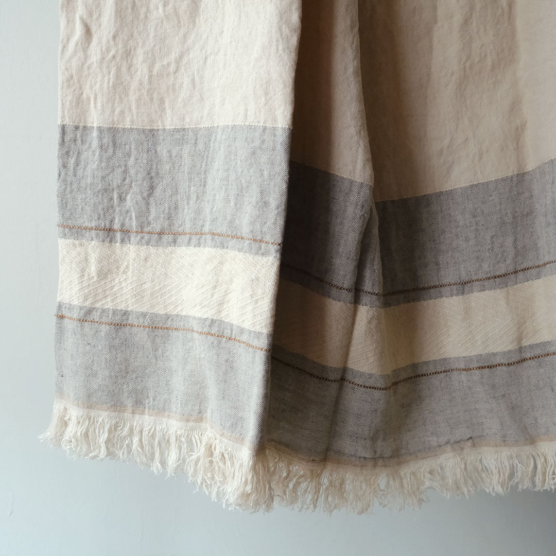 大きなヘリンボーン柄がアクセント