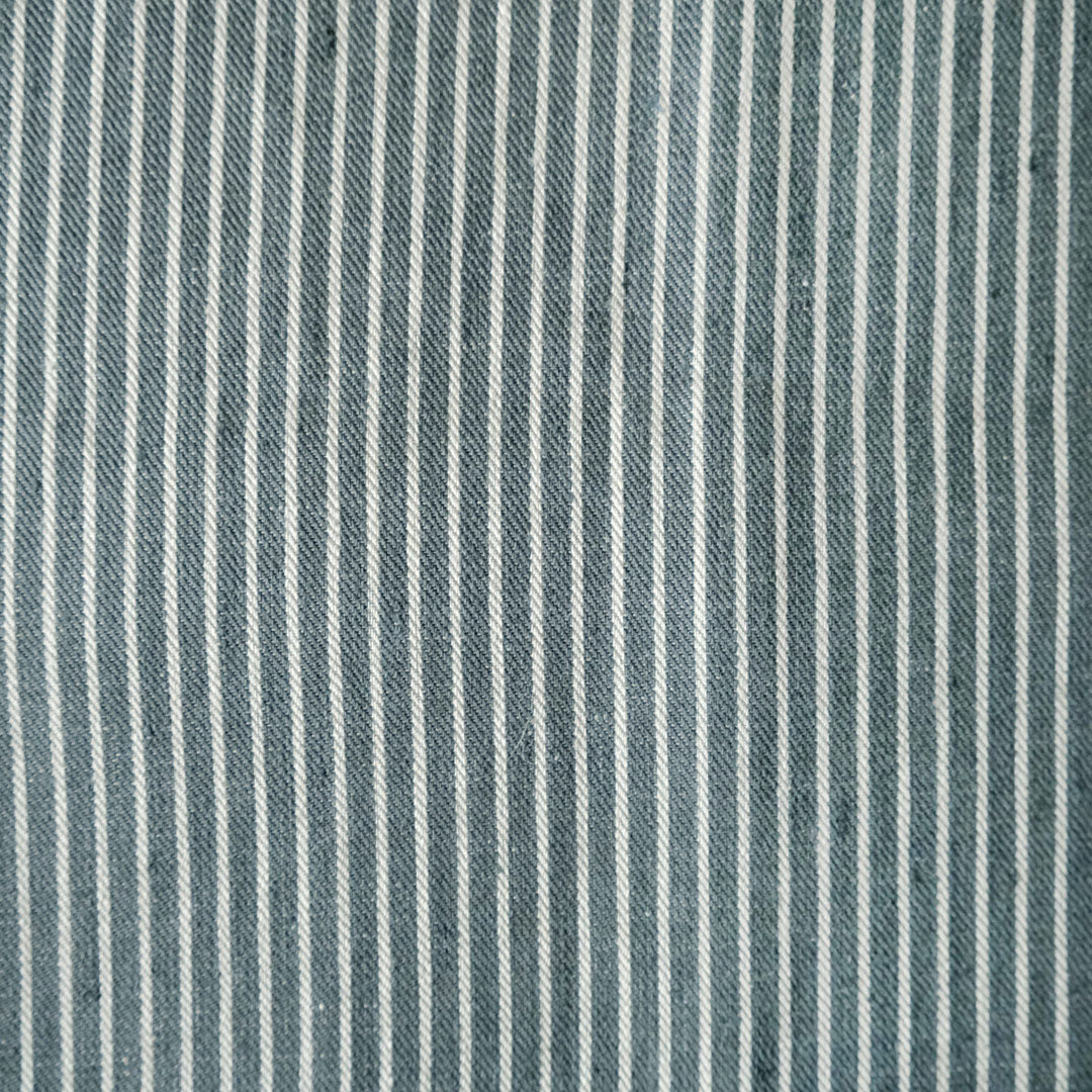 グレイッシュでシックなブルーグリーン