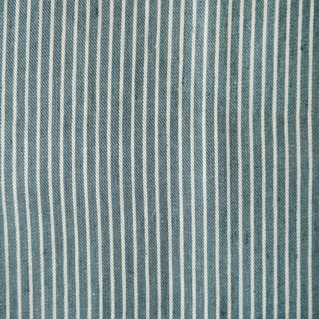 グレイッシュでシックなブルーグリーン