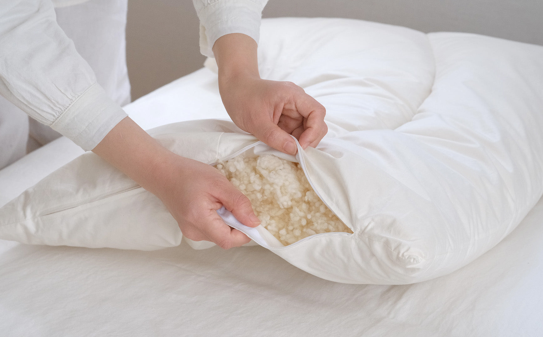 心地よくフィットする、羊毛わたのエルゴ枕 – TLB HOME