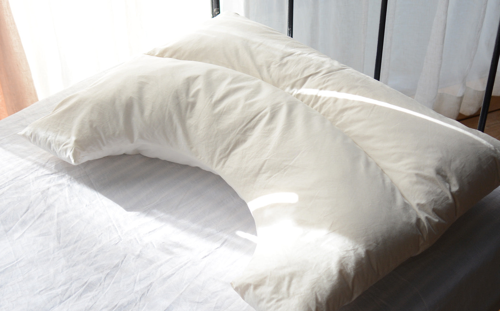心地よくフィットする、羊毛わたのエルゴ枕 – TLB HOME