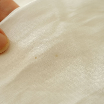 枯葉や原料が生地に残っている場合があります。検品後、ご使用に支障がないと判断したものです。自然なものですので安心してご使用ください。